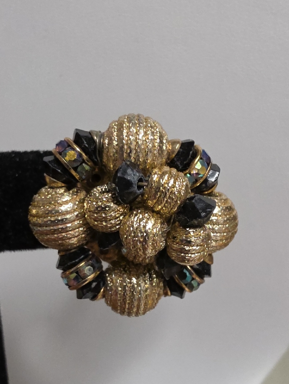 Vintage Vendome AB Gold and Black Clip On Earrings - Picture 7 of 8
